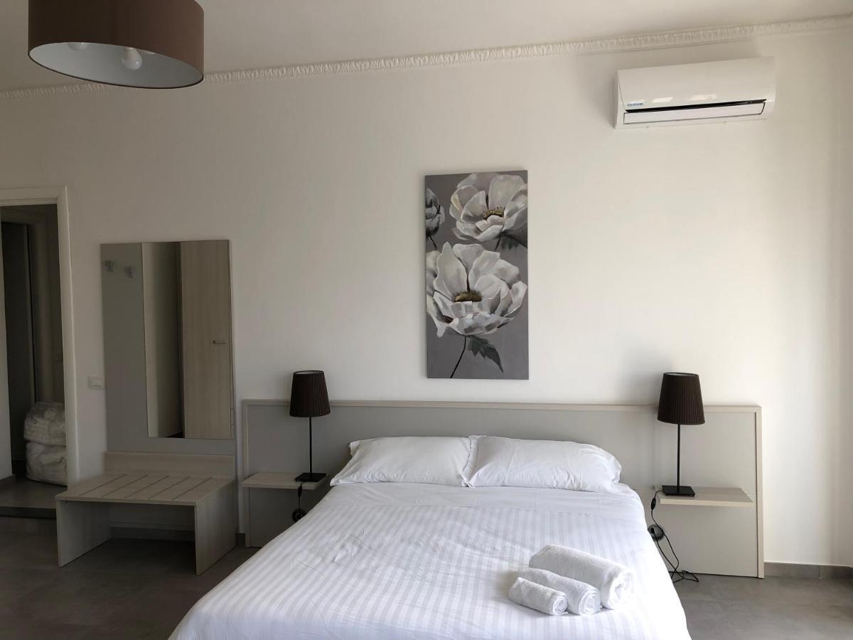 Giulio Cesare Apartment&Rooms Bari Buitenkant foto